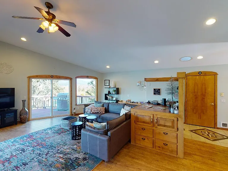 94451 Jerrys Flat Rd — Photo 16
