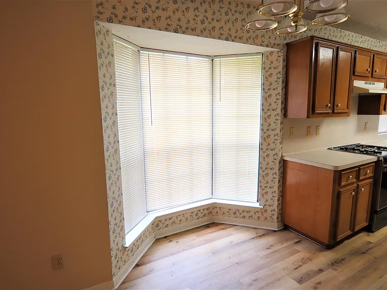5855 Baird St — Photo 4