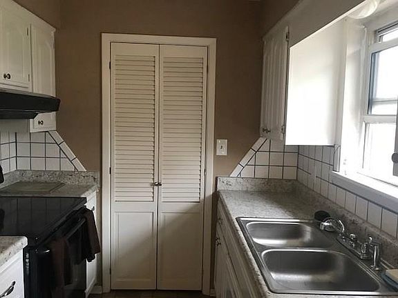 5th image of 2219 W Jefferson St
