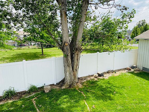 Vinyl fence