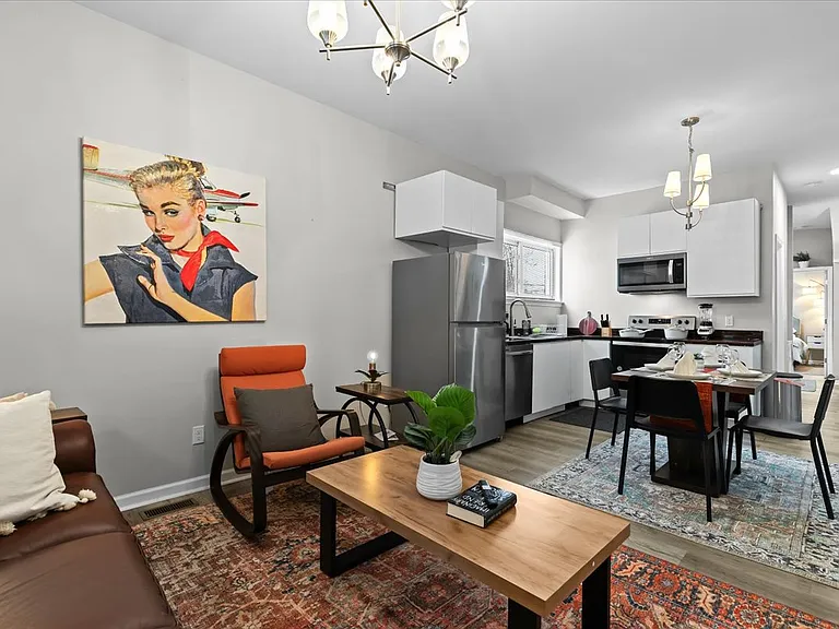558 Marston St #1 — Photo 6