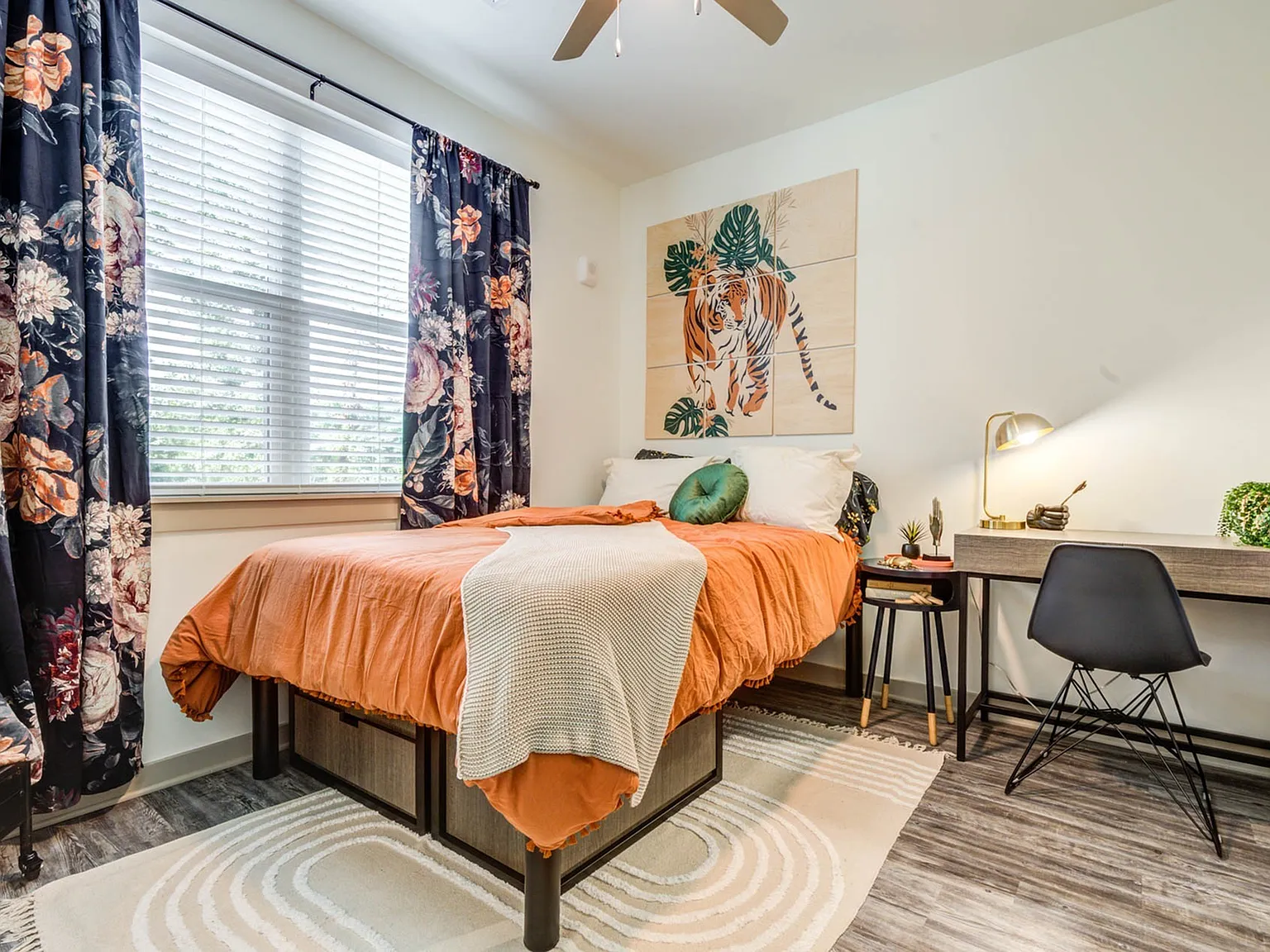 Signature Hartwell Village — Photo 4