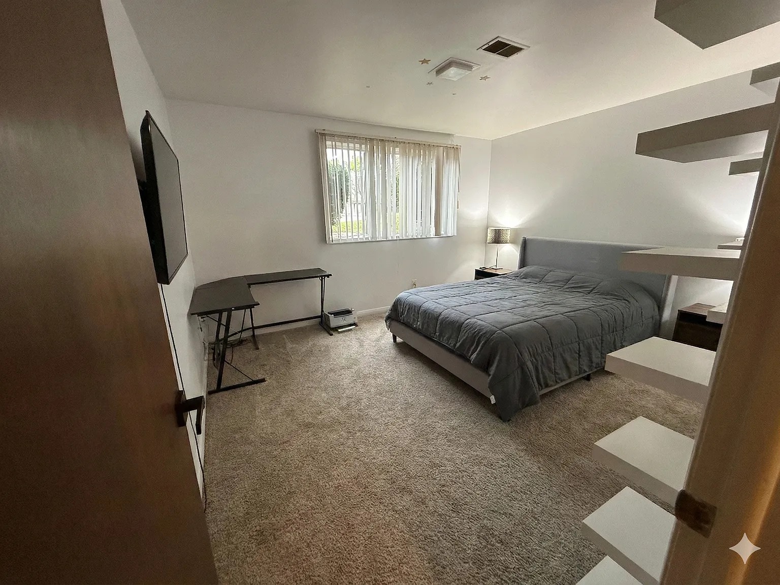 1 bed, 744 sqft, $1,200 — Photo 2