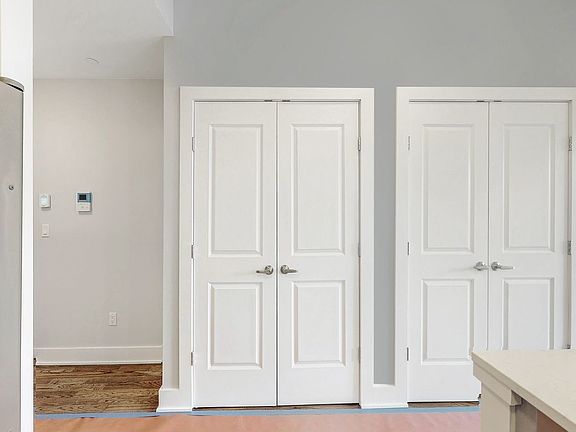 3rd image of 2534 Steinway St #3C