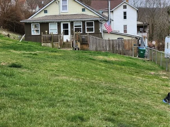 540 2nd St, Chester, WV 26034