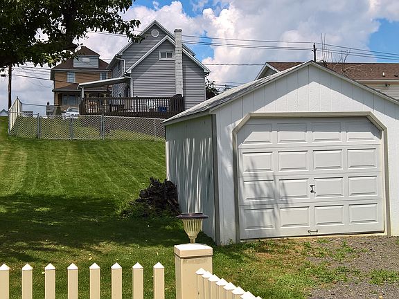 Detached Garage