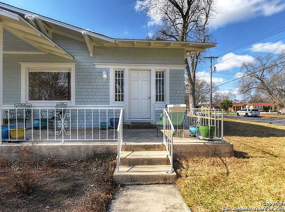3rd image of 212 Clemens Ave