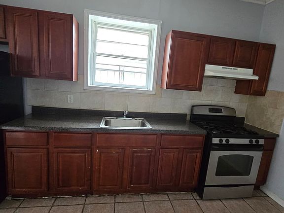 2nd image of 401 Marshall St #1RA