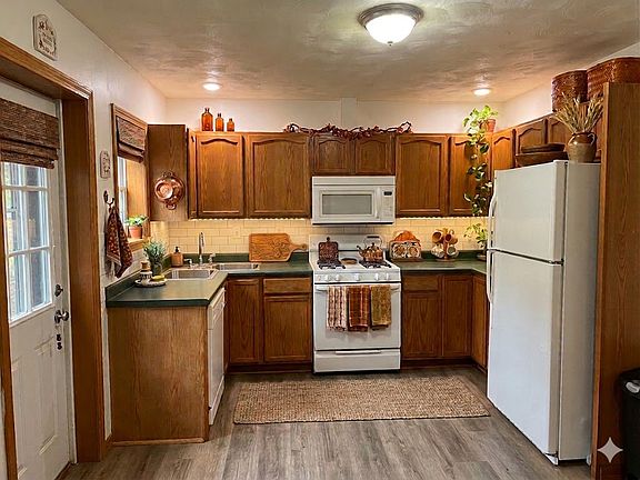 Kitchen: Virtually staged