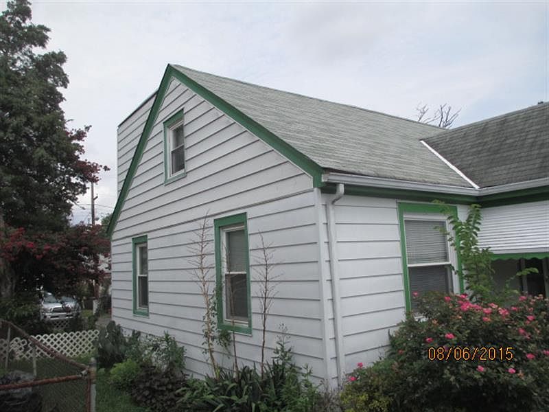 2nd image of 3202 Maplewood Ave