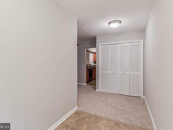 The foyer is light and bright!