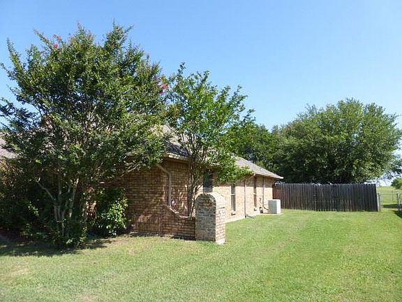 4th image of 831 Red Oak Creek Dr