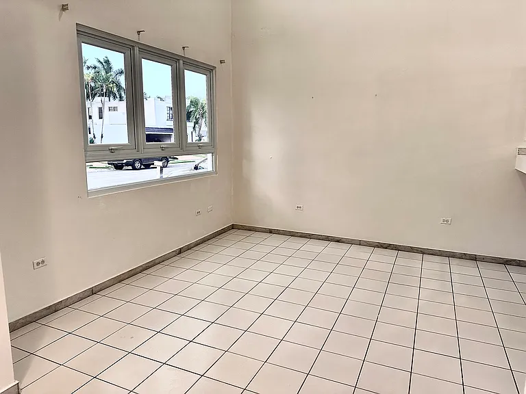 147 Prancipe Guillermo — Photo 16