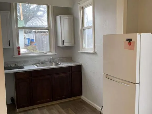 209 N 4th St, Youngwood, PA 15697