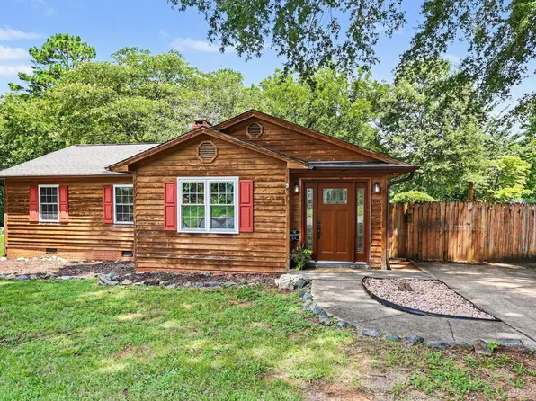 56 W Cornwallis St, Pittsboro, NC 27312