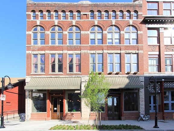 4th image of 129 W Jackson Ave #201