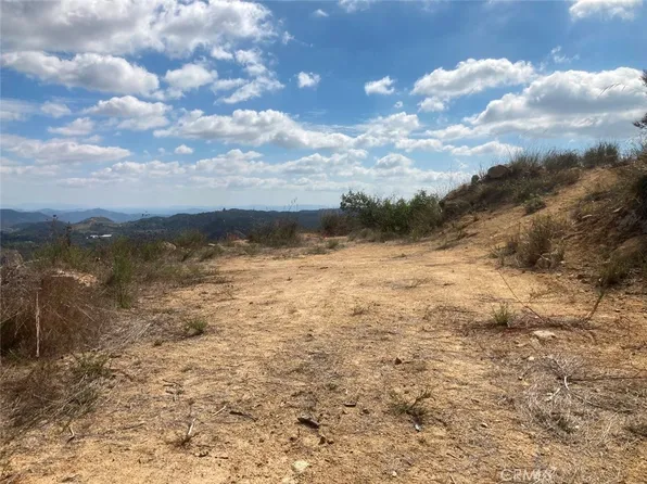 2 Daneri Ln #2, Temecula, CA 92590