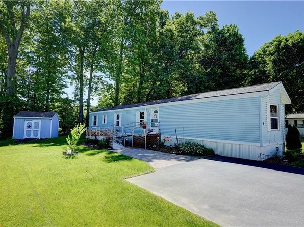 51 Glazer Dr, Rochester, NY 14625