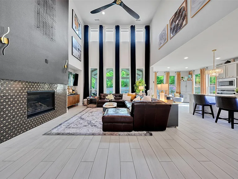 8826 Forest Side Dr — Photo 4