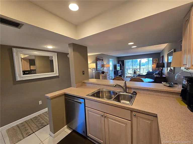 5564 NE Gulfstream Way — Photo 13