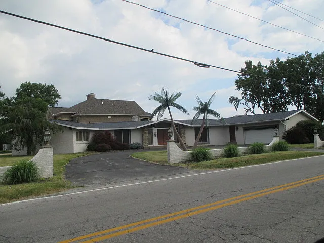 2137 Cedar Point Rd photo 1