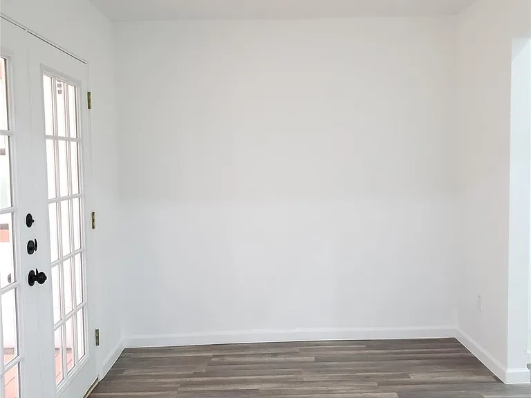 703 Meadow Creek Dr — Photo 9