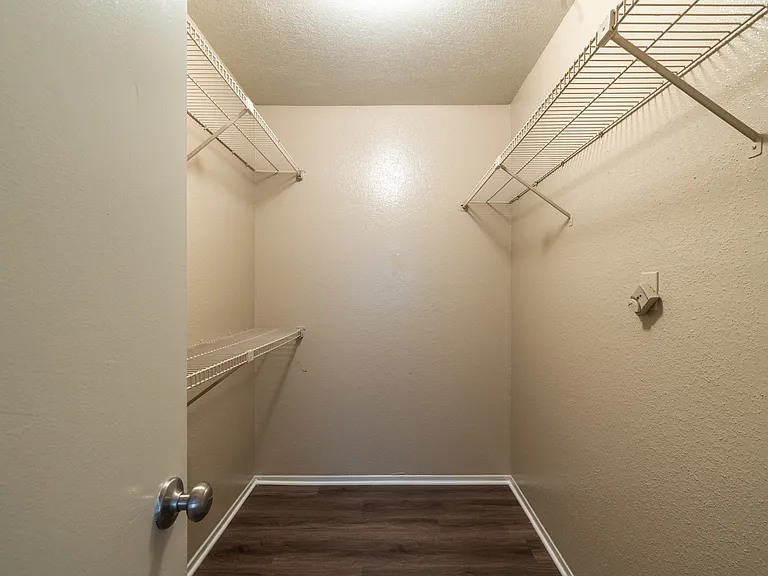 Doral Club Apartments — Photo 30
