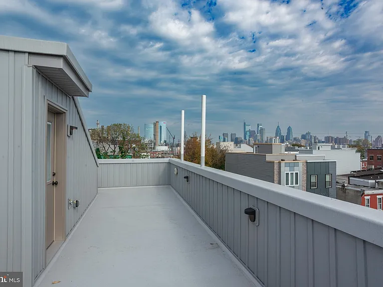 2722 Latona St — Photo 11
