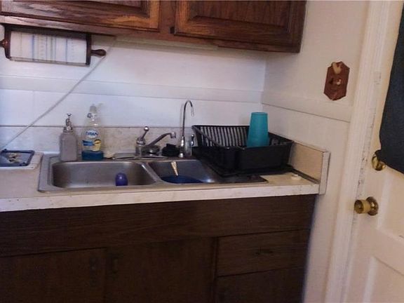 4th image of 2408 Carlisle Ave