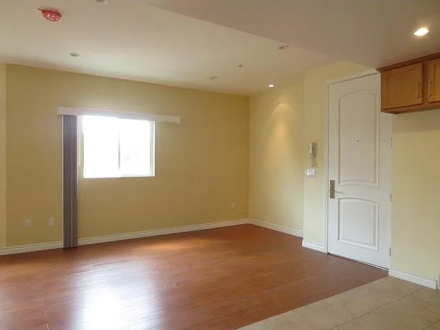 14826 Vanowen St #102 — Photo 17