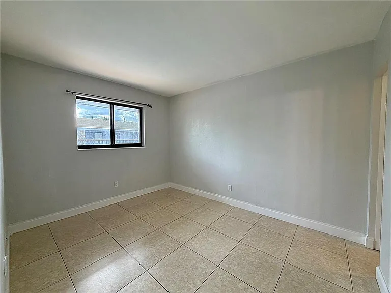 1023 NW 1st Ave #4 — Photo 12