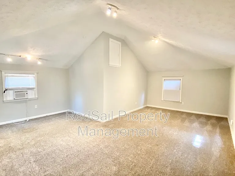 70 Main St — Photo 20