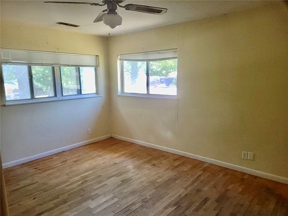 3rd image of 1004 W Magnolia St