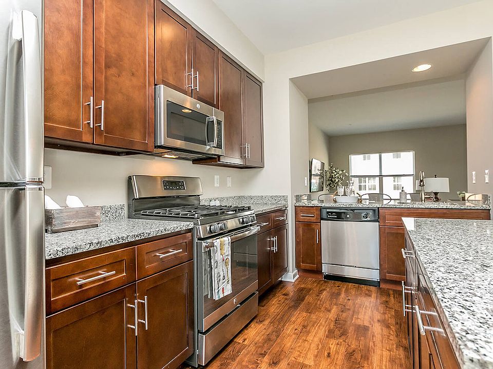 Beautiful, gourmet kitchens featuring granite, stainless steel appliances including gas range
