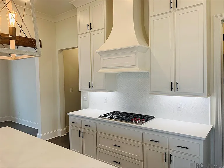 2212 Belfleur St — Photo 9