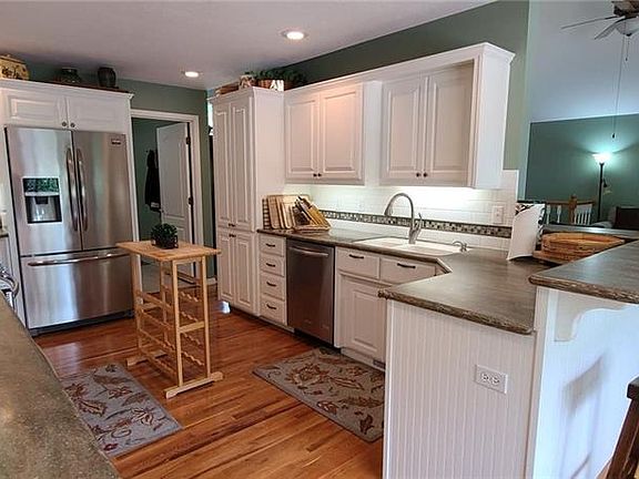 4th image of 22 Manchester Dr
