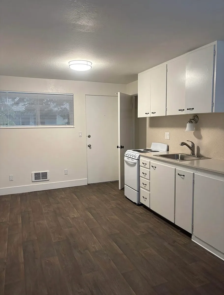 Building Photo - 3037 NE 143rd St #6