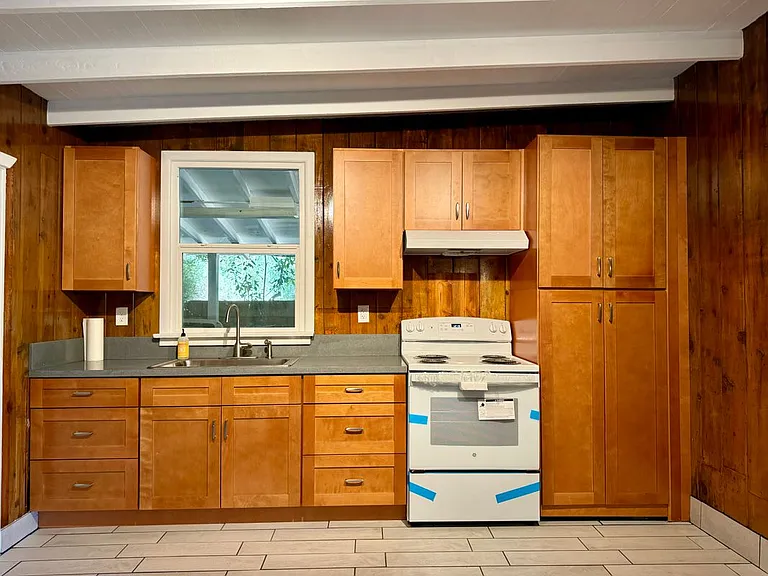 1619 Oak Dr — Photo 7