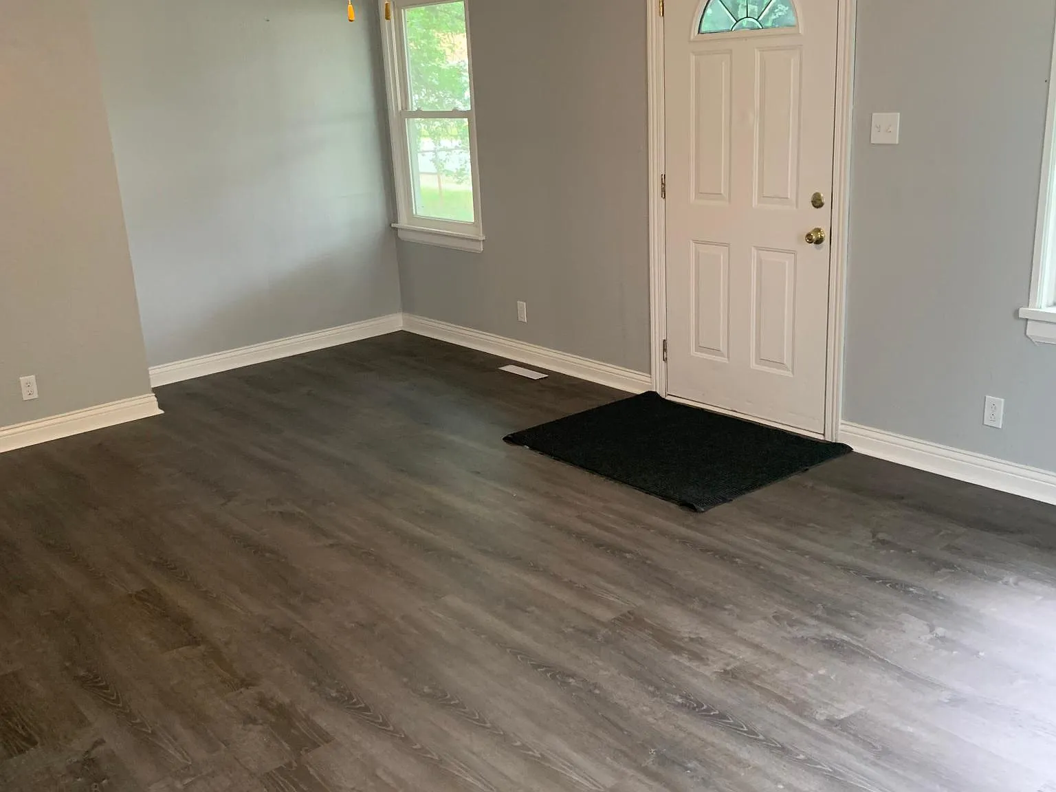 3 bed, 1200 sqft, $1,300 — Photo 3