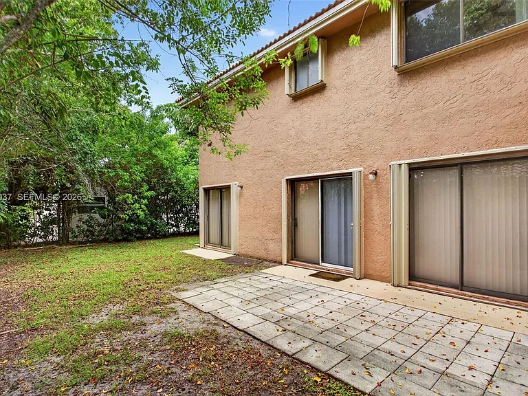 587 NW 38th Ave — Photo 35