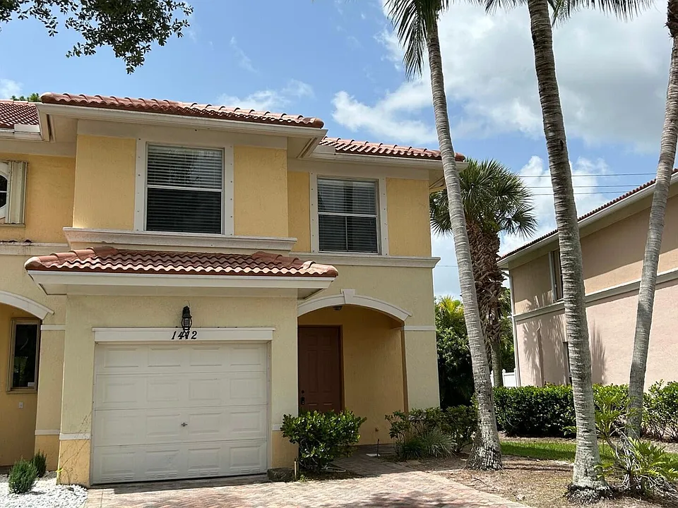 1412 Seminole Palms Dr
