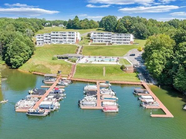 1089 Bluewater Dr Unit 412, Moneta, VA 24121