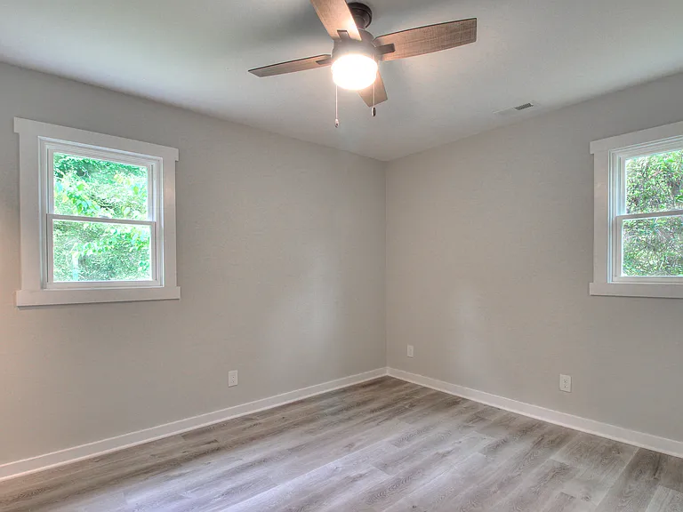 1016 Sharon Dr — Photo 10