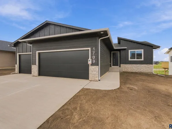 1709 N Concord Dr, Sioux Falls, SD 57110