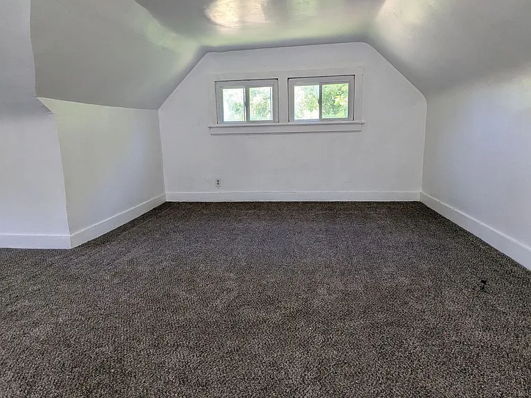 443 W Thornton St — Photo 38