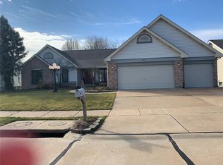 1863 Chateau Du Mont Dr, Florissant, MO
