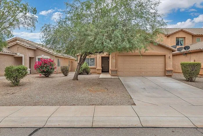 4 bed, 3.0 bath, 2424 sqft, $1,745 — Photo 2