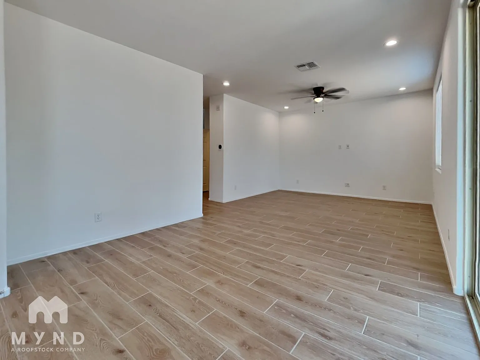3 bed, 2.5 bath, 1460 sqft, $2,165 — Photo 4
