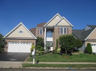 16 Riviera Dr, Monroe Township, NJ 08831