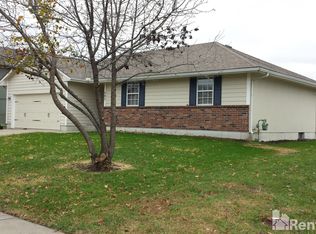 207 SW Cross Creek Dr, Grain Valley, MO 64029